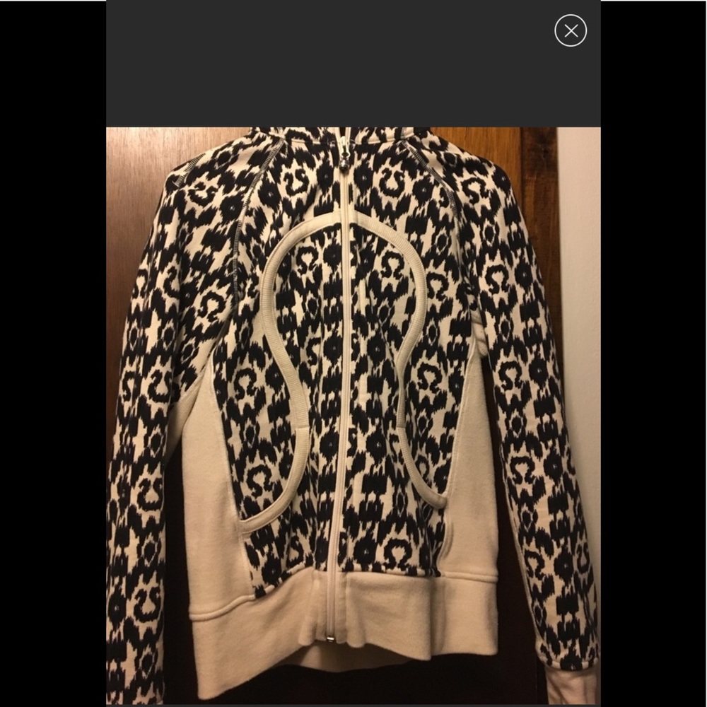 Lululemon hooded sweater/great condition!